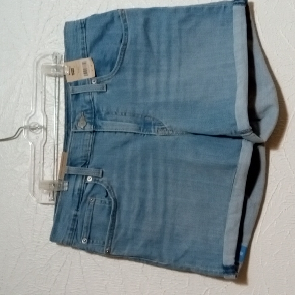 Levi's Pants - LEVI"S MID LENGTH SHORTS